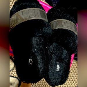UGG ( Brand new )